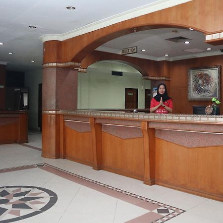 Oyo 742 Mona Plaza Hotel Pekanbaru Ngoại thất bức ảnh