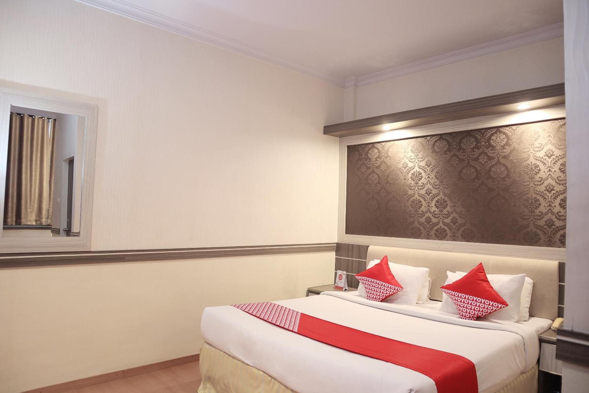 Oyo 742 Mona Plaza Hotel Pekanbaru Ngoại thất bức ảnh