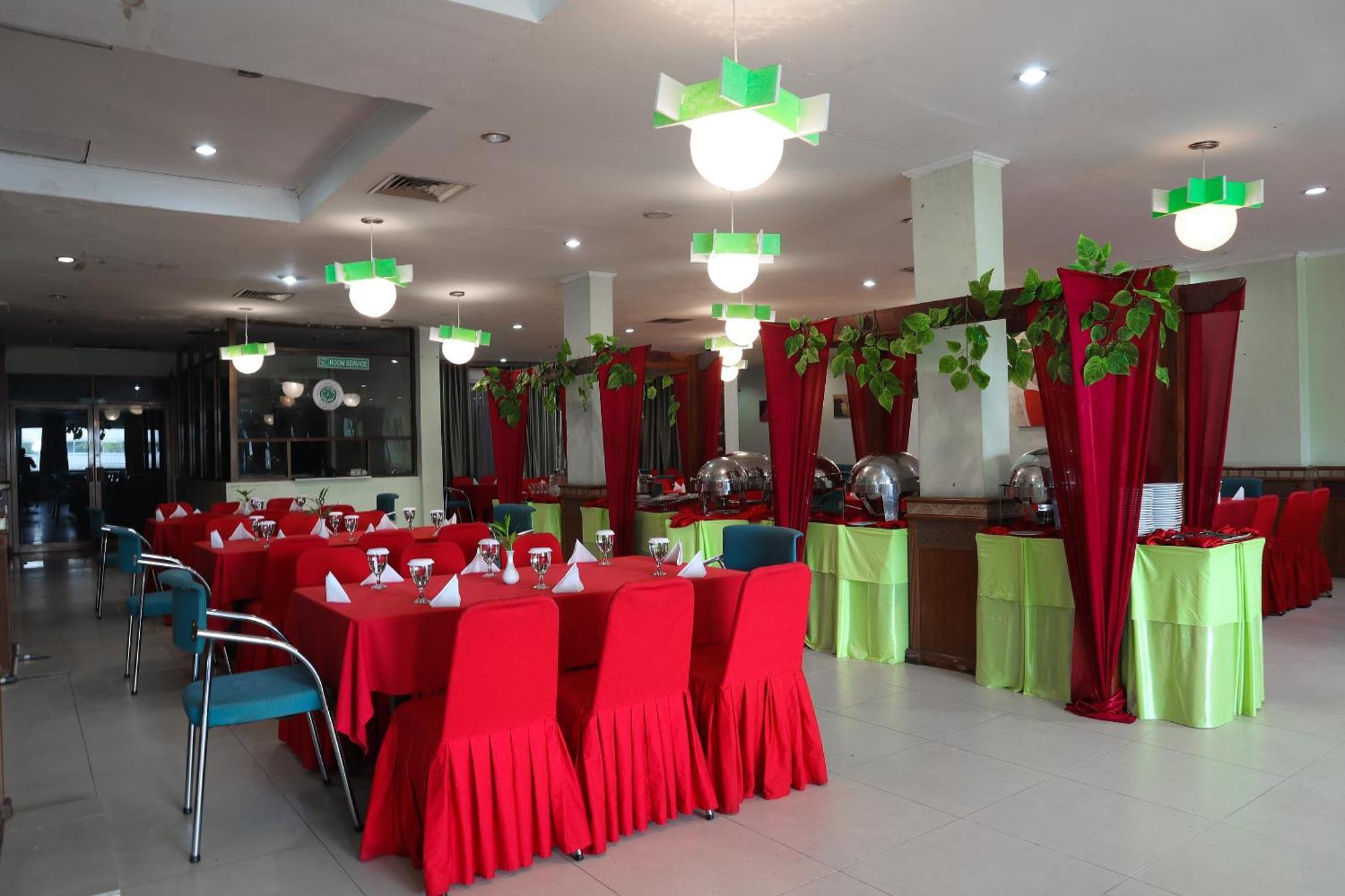 Oyo 742 Mona Plaza Hotel Pekanbaru Ngoại thất bức ảnh