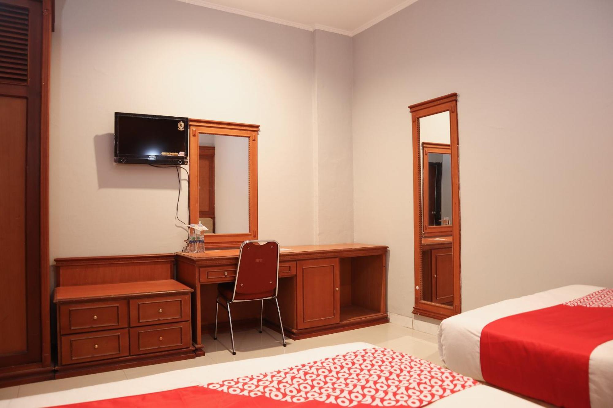 Oyo 742 Mona Plaza Hotel Pekanbaru Ngoại thất bức ảnh