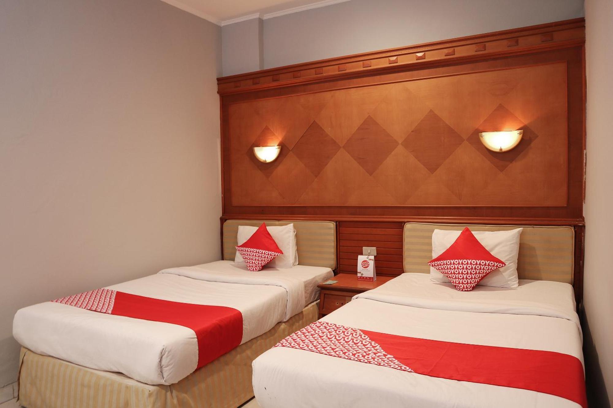 Oyo 742 Mona Plaza Hotel Pekanbaru Ngoại thất bức ảnh