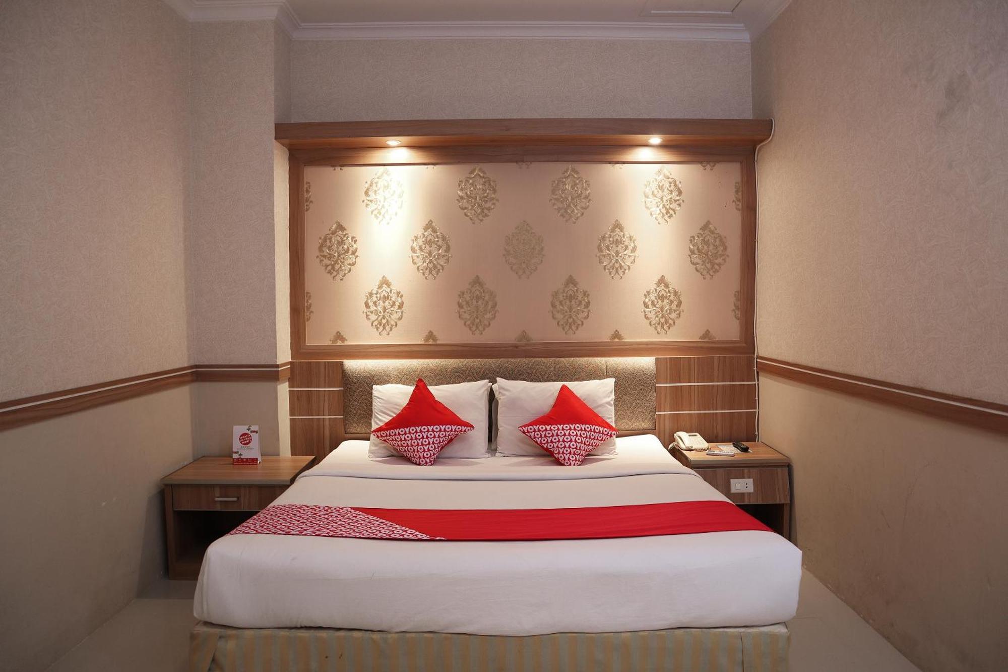 Oyo 742 Mona Plaza Hotel Pekanbaru Ngoại thất bức ảnh
