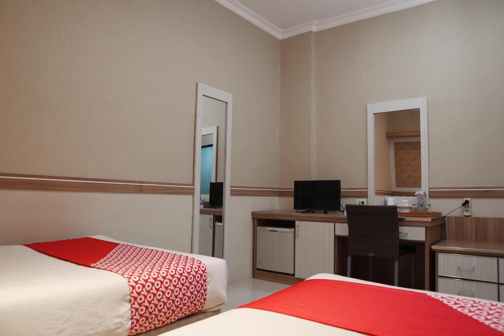 Oyo 742 Mona Plaza Hotel Pekanbaru Ngoại thất bức ảnh