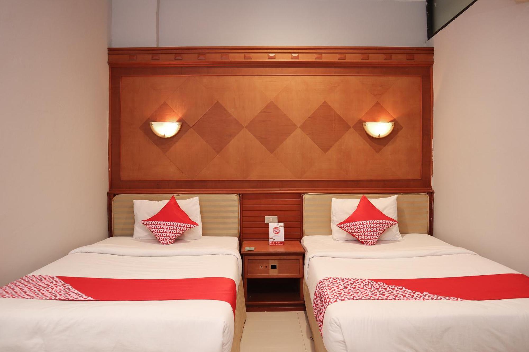 Oyo 742 Mona Plaza Hotel Pekanbaru Ngoại thất bức ảnh
