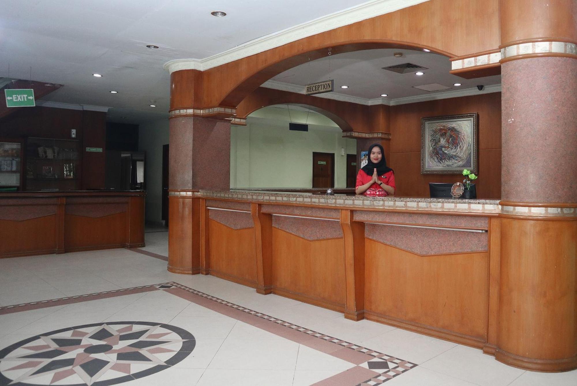 Oyo 742 Mona Plaza Hotel Pekanbaru Ngoại thất bức ảnh