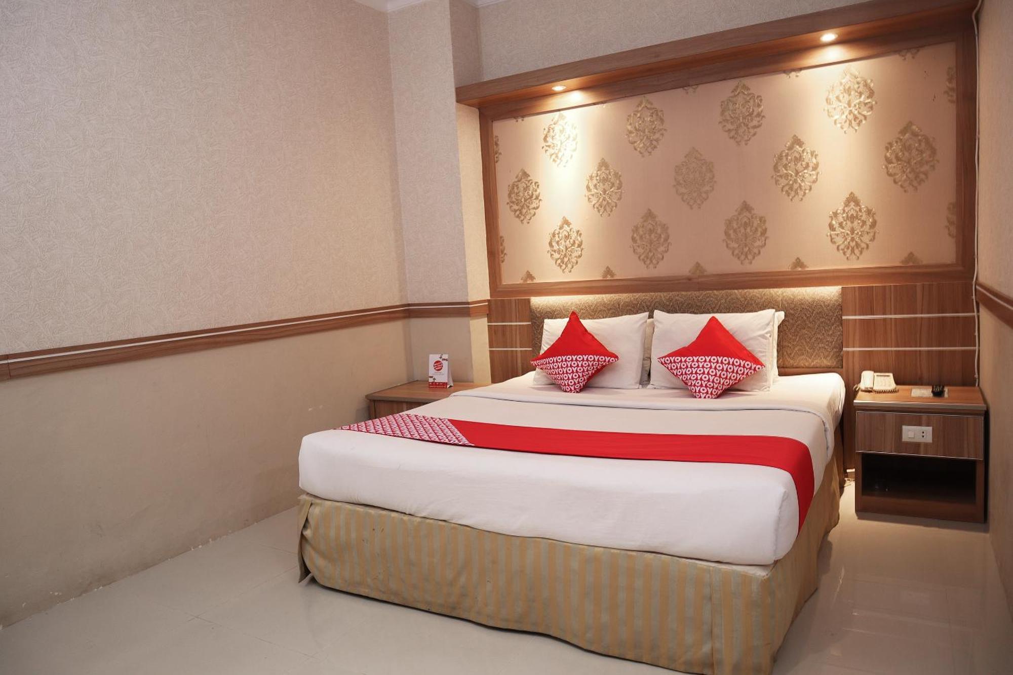 Oyo 742 Mona Plaza Hotel Pekanbaru Ngoại thất bức ảnh