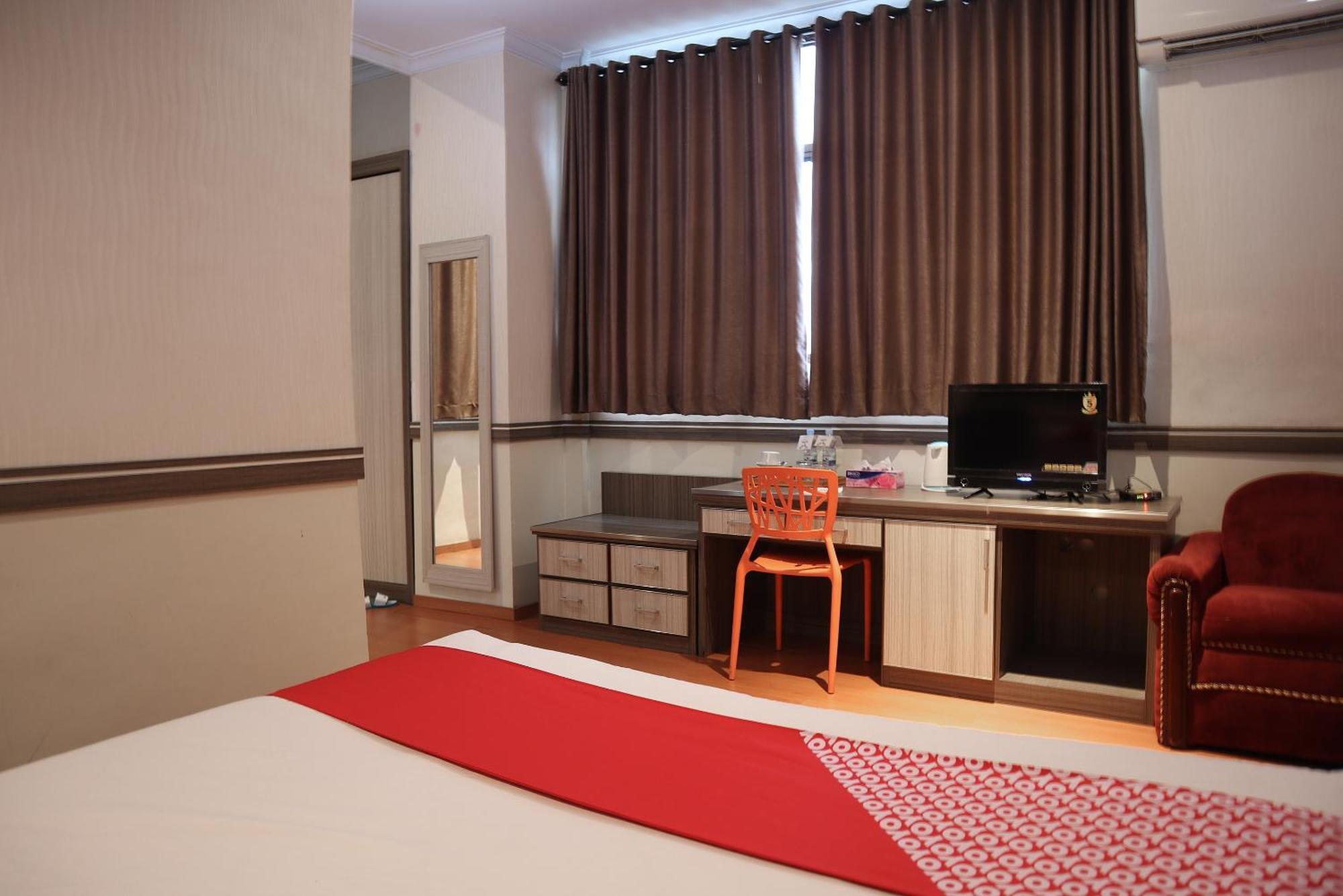 Oyo 742 Mona Plaza Hotel Pekanbaru Ngoại thất bức ảnh