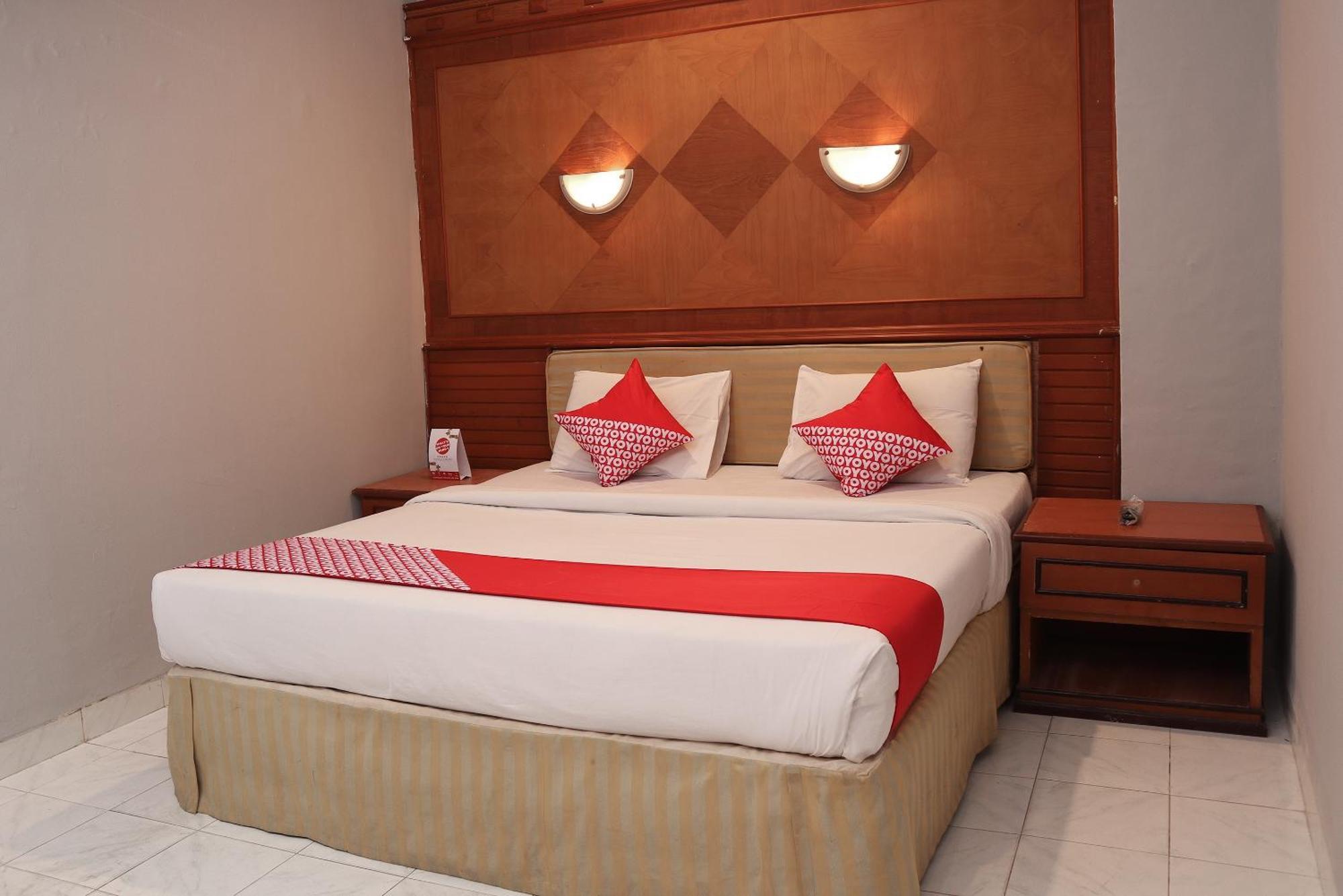 Oyo 742 Mona Plaza Hotel Pekanbaru Ngoại thất bức ảnh