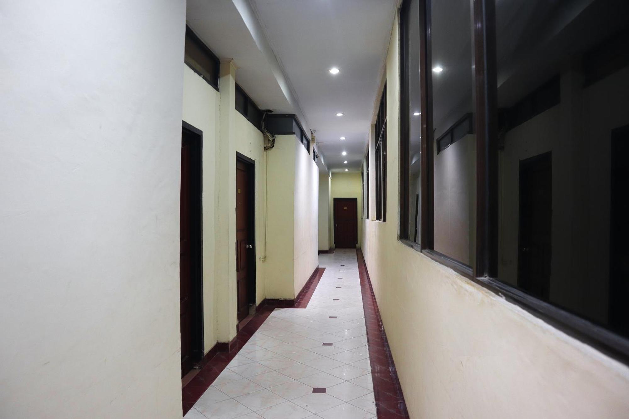 Oyo 742 Mona Plaza Hotel Pekanbaru Ngoại thất bức ảnh