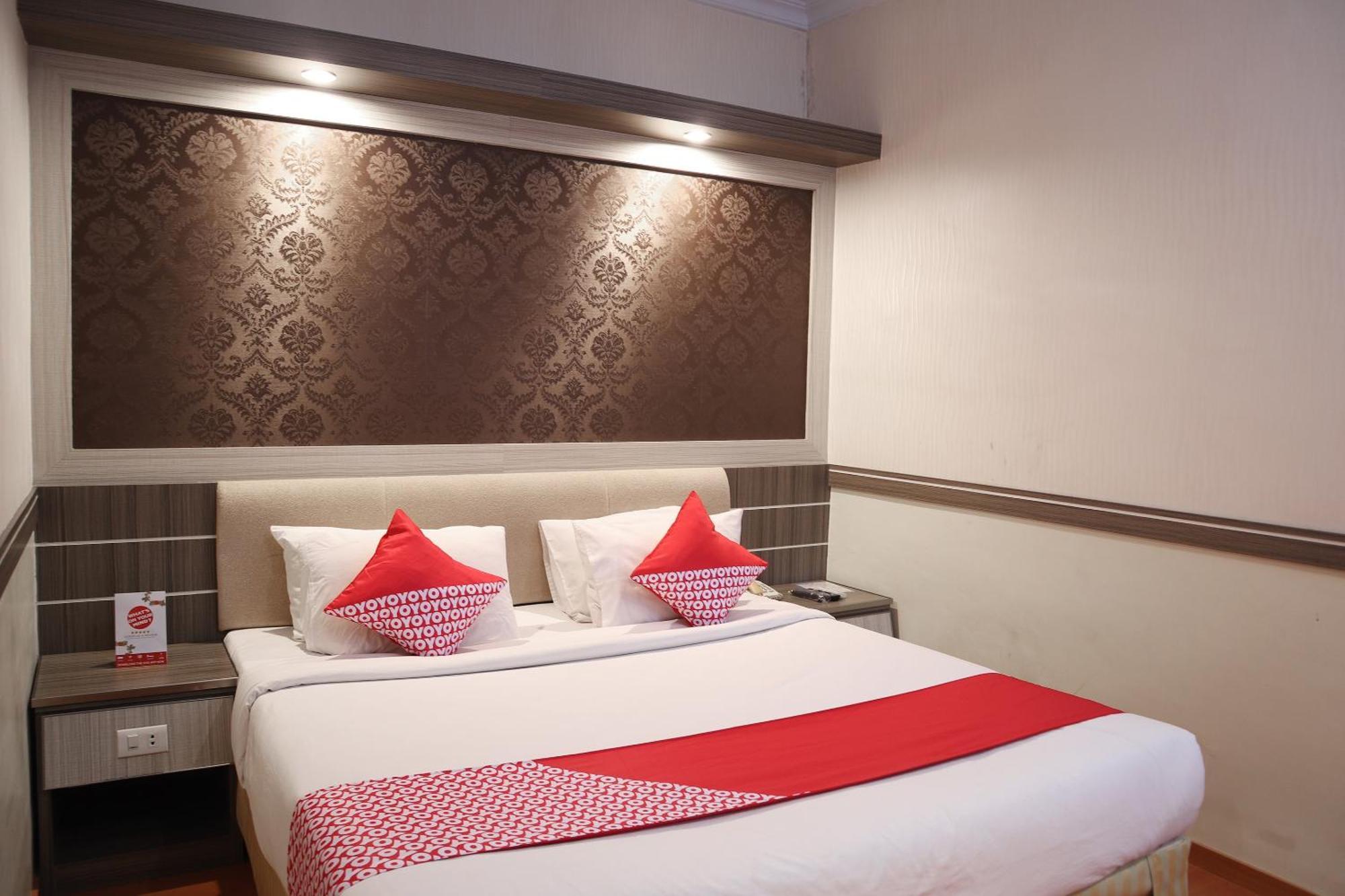 Oyo 742 Mona Plaza Hotel Pekanbaru Ngoại thất bức ảnh