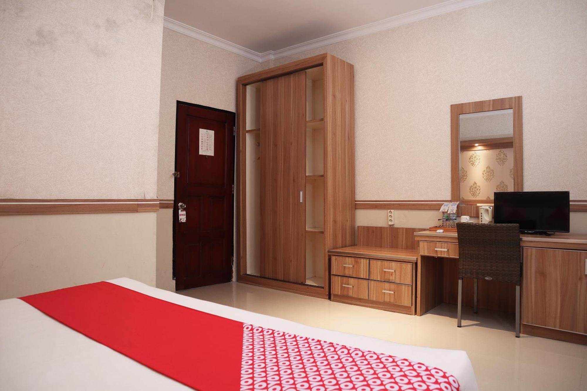 Oyo 742 Mona Plaza Hotel Pekanbaru Ngoại thất bức ảnh