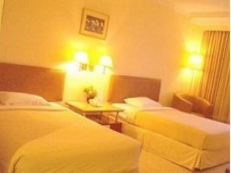 Oyo 742 Mona Plaza Hotel Pekanbaru Ngoại thất bức ảnh